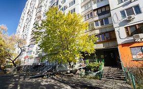 Artal Apartment On Obolonskaya Square 1